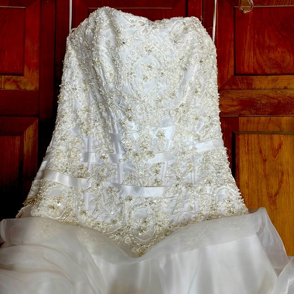 NWT! Wedding / quinceanera dress, strapless, beading - Picture 3 of 9